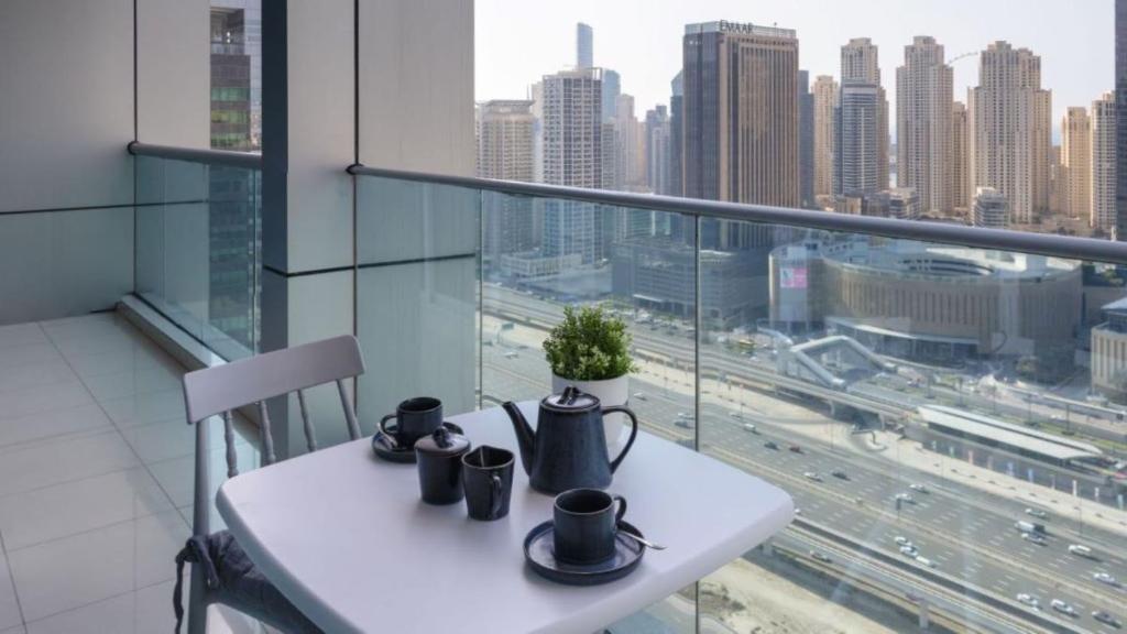 هتل اسپیشس وان بی دی آر آپارتمان این جی ال تی وید سیتی ویو - Spacious 1BDR Apartment in JLT with city view