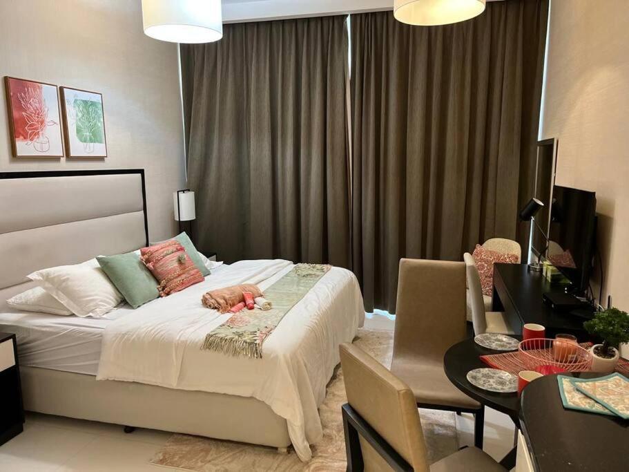 هتل ترانکیل استودیو اَت دامک جی وی سی - Tranquil Studio at Damac JVC