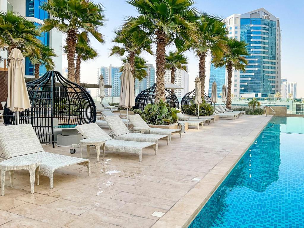 هتل های گستس - رومی اند چیک استودیو ویت پانورامیک کانال ویوز - HiGuests - Roomy and Chic Studio with Panoramic Canal Views