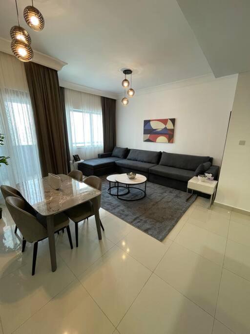 هتل لاکچری لیوینگ اند فولی فرنیشد 3 بِدرووم آپارتمان نِکست تو دبی مال - Luxury living & Fully-furnished 3 Bedroom Apartment next to Dubai Mall