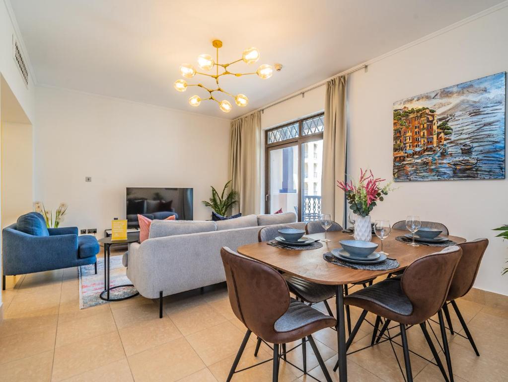 هتل کالر فول آپارتمان نییر دبی مال وید بالکنی - Colorful Apartment near Dubai Mall with Balcony