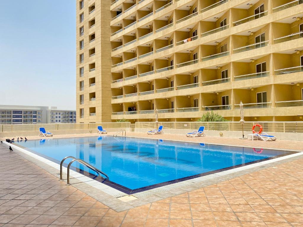 هتل ال اس 32 - برایت 1 بی آر این لیک ساید تاور دی - LS32 - Bright 1BR in Lake Side Tower D