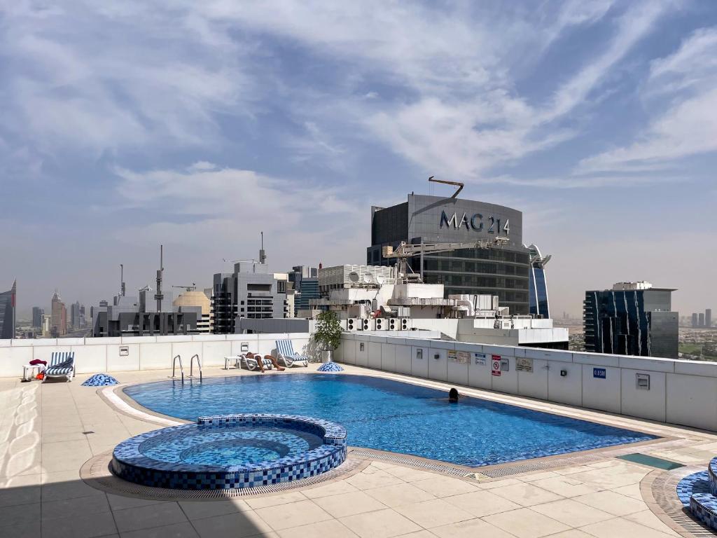 هتل ۱۸۰ درجه شیخ زاید رود بالکنی ویوز ۲BR در JLT - 180° Sheik Zayed Road balcony views 2BR in JLT