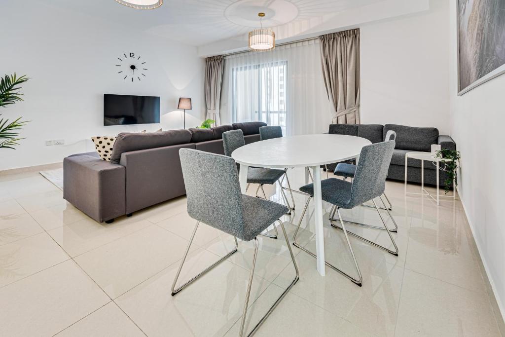 هتل دو بی‌دی آپارتمان در بهار جی‌بی‌آر - 2 BD apartment in Bahar JBR