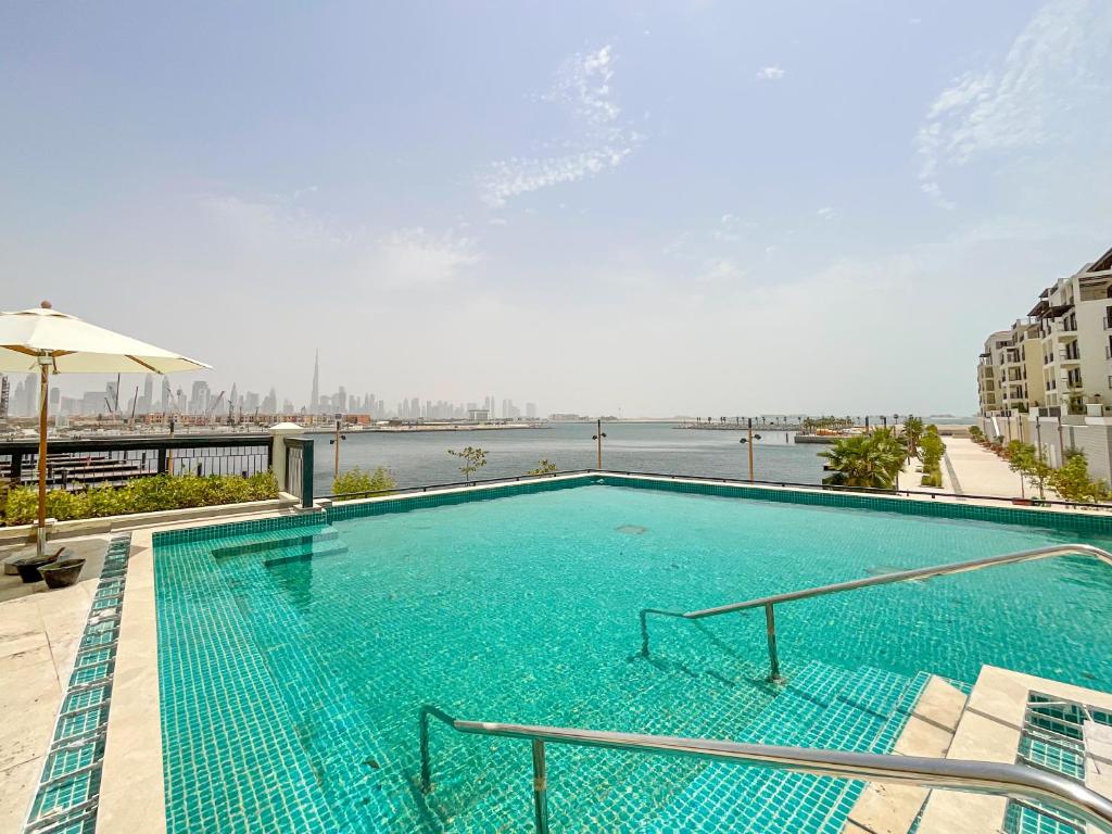 هتل های‌گس- استایلش آپت وید استنینگ بیچ ویوز اند پولز - HiGuests - Stylish Apt With Stunning Beach Views and Pools