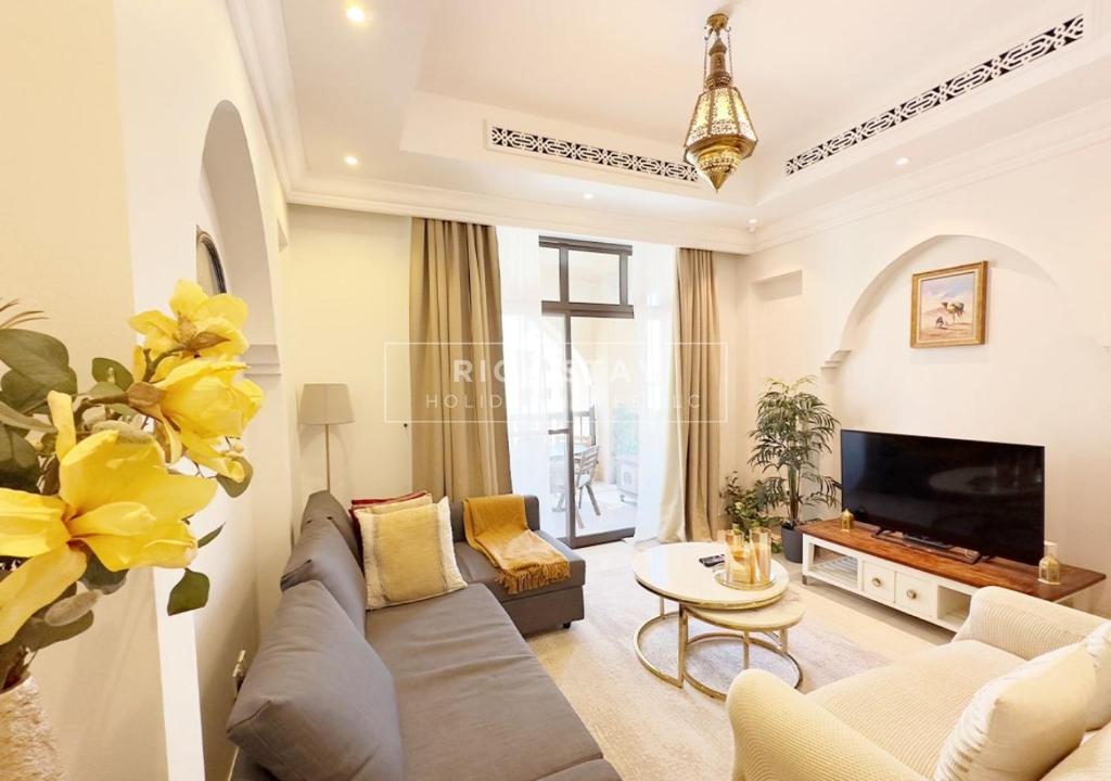 هتل سنسیشنال 1 بی آر در داون تاون ویت برج خلیفه ویو - Sensational 1BR in Downtown with Burj Khalifa View