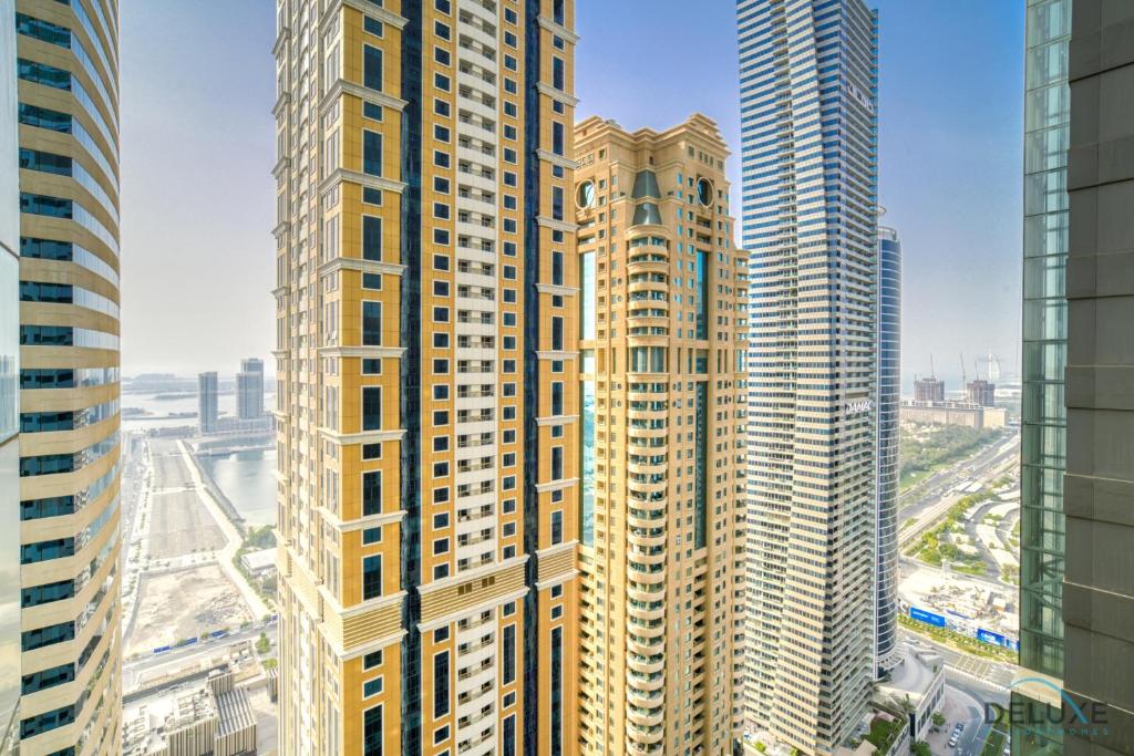 هتل آپ اسکِیل 1 بی آر اَت مارینا پیناکل دبی مارینا بای دلاکس هالی دی هومز - Upscale 1BR at Marina Pinnacle Dubai Marina by Deluxe Holiday Homes