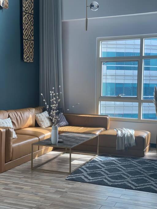 هتل یونیک 3 بی آر دوپلکس آپارتمان ویت مارینا ویوز - Unique 3BR DUPLEX Apartment with Marina Views