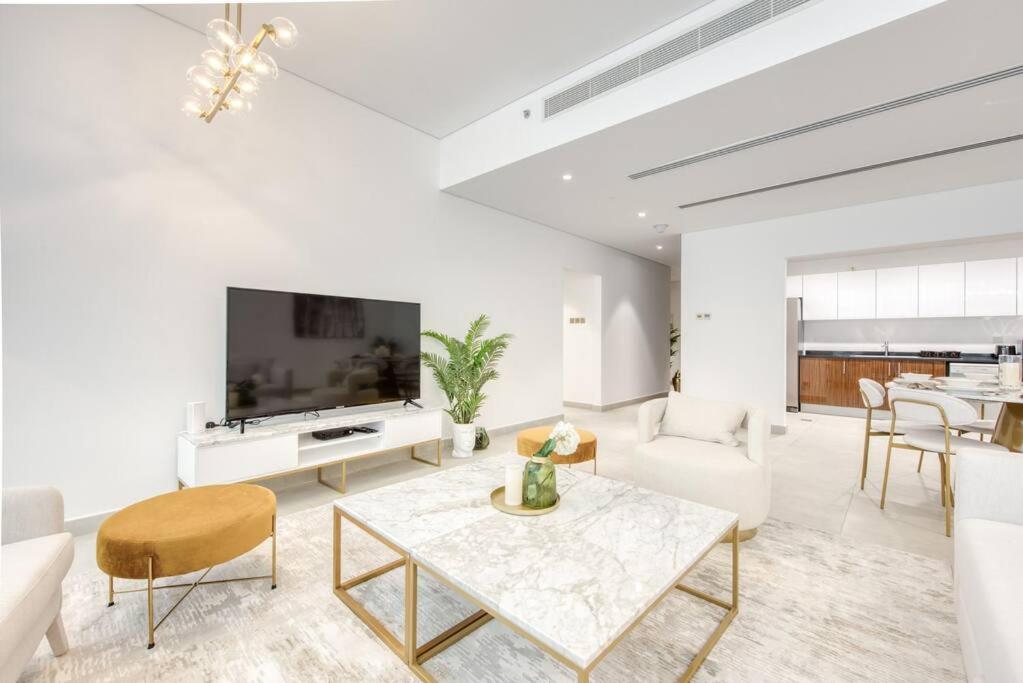 هتل لارج مارینا 3 بد پول جیم اند بیچ کلاب اکسس - Large Marina 3 bed pool gym and beach club access