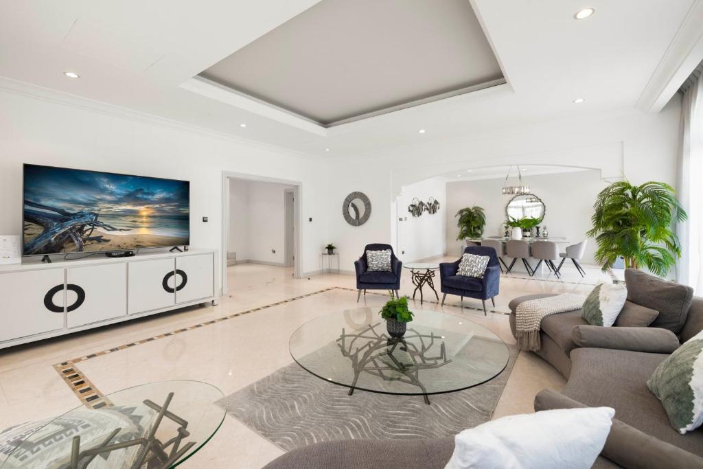 هتل لاکشری 5 بدر ویلا پلاس مید روم این پالم جمیرا - LUXURY 5 BDR VILLA plus maid room IN PALM JUMEIRAH