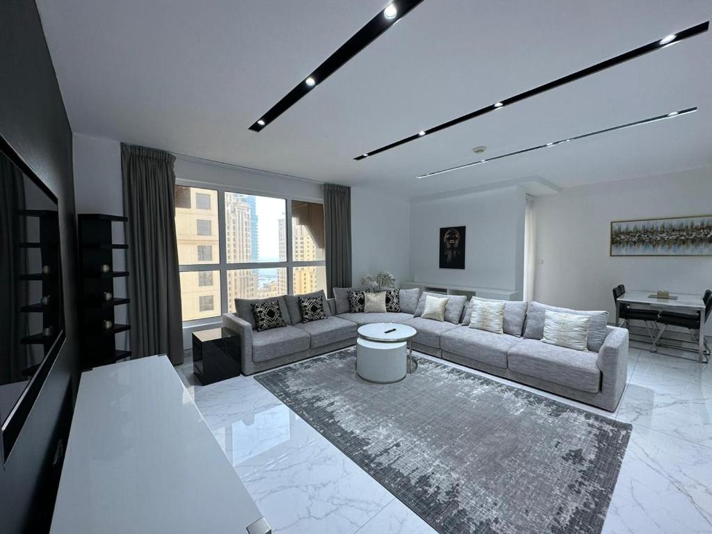 هتل استایلیش 2 بد روم سرویس آپارتمان ویت دریا ویو - STYLISH 2 BEDROOM SERVICE APARTMENT with SEA VIEW