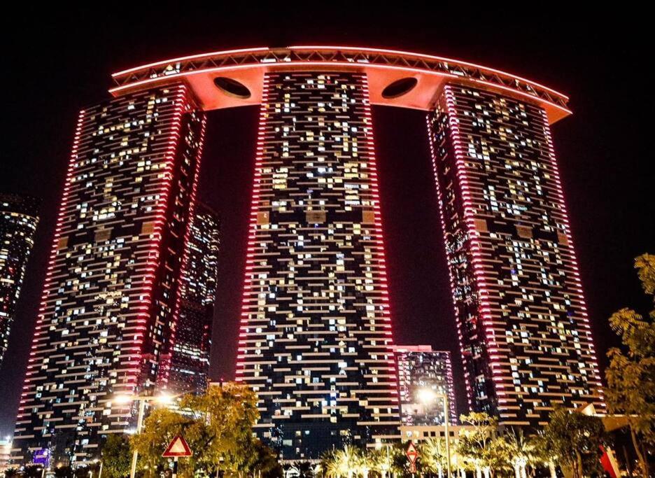 هتل کوزی 1 بی آر این آیکانیک تاور - Cozy 1BR in Iconic Tower