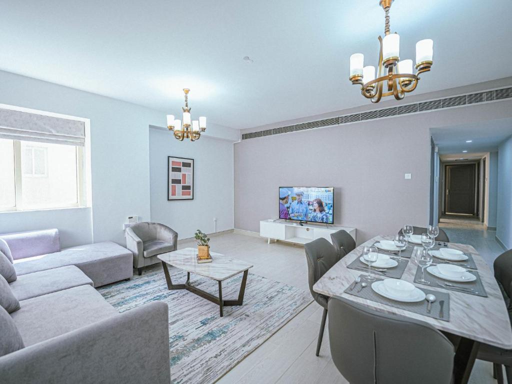 هتل استایلیشلی دکوره‌تد اسپیشس ۳ بد نکس تو مترو - Stylishly Decorated Spacious 3 Bed next to Metro