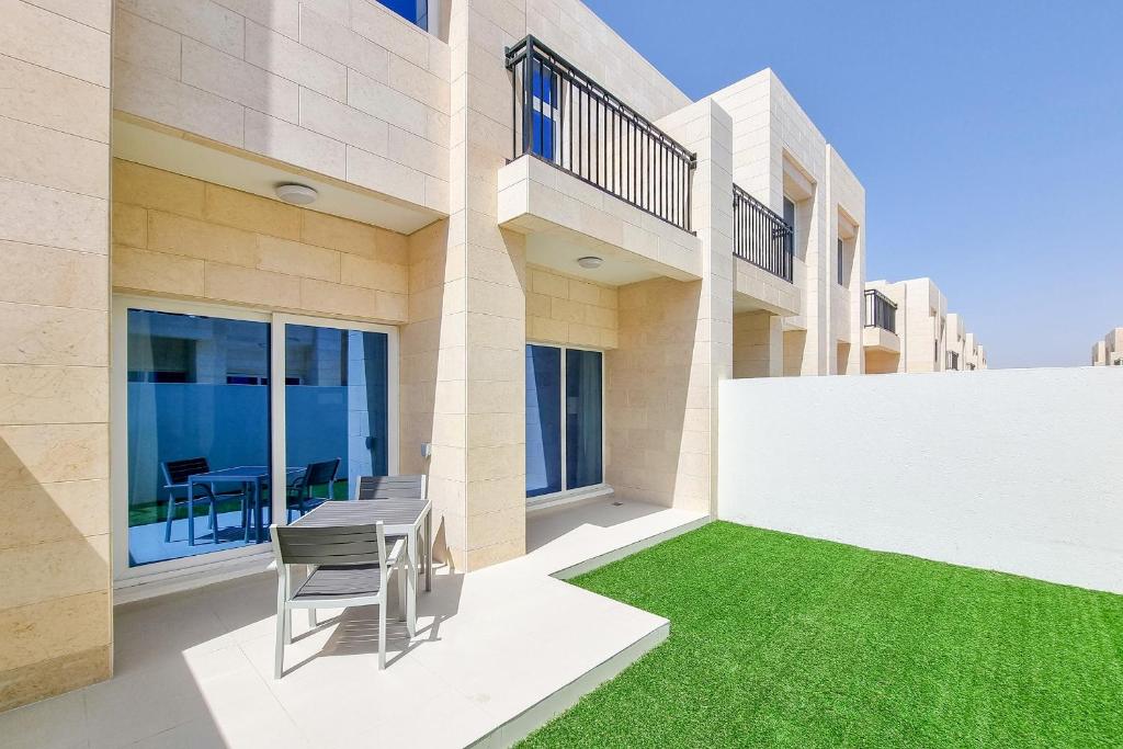 هتل اه الاچ ویکی - فامیلی ویلا در داماک هیلز 2 - ALH Vacay - Family Villa in DAMAC Hills 2