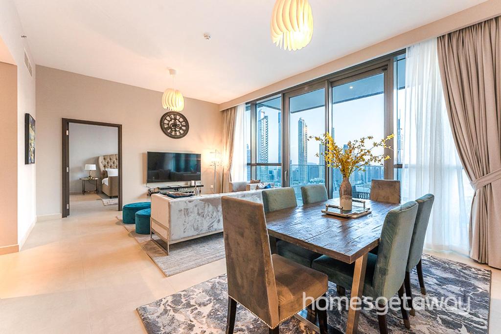 هتل هومزگت‌اوی - سافستیکیتد 3بی‌آر ویت مایدز روم این داون‌تاون - HomesGetaway - Sophisticated 3BR with Maids Room in Downtown