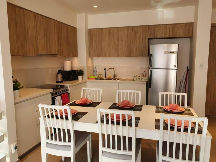 هتل دو بیدروم آپارتمان آویلیبل فور شورت ترم استی - 2 Bedroom Apartment Available For Short Term Stay
