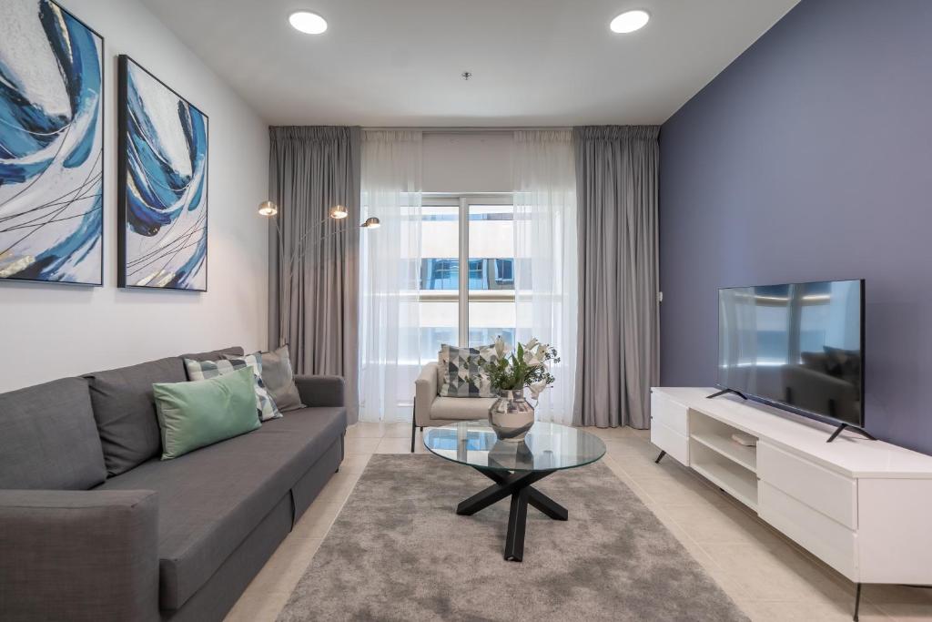هتل های‌گستس - چیک آپت وید اسپکتاکولار ائرال سی ویوز - HiGuests - Chic Apt with Spectacular Aerial Sea Views