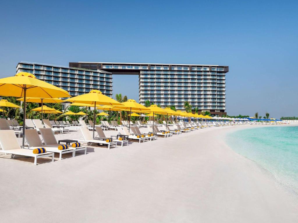 هتل موون‌پیک ریزورت ال مرجان آیلند Mövenpick Resort Al Marjan Island