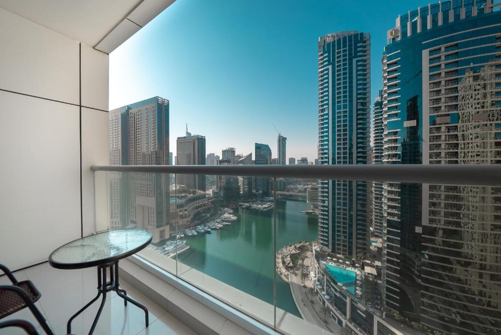 هتل لوتن ویکیشن هومز - کنتیننتال تاور، دبی مارینا - Luton Vacation Homes - Continental Tower, Dubai Marina