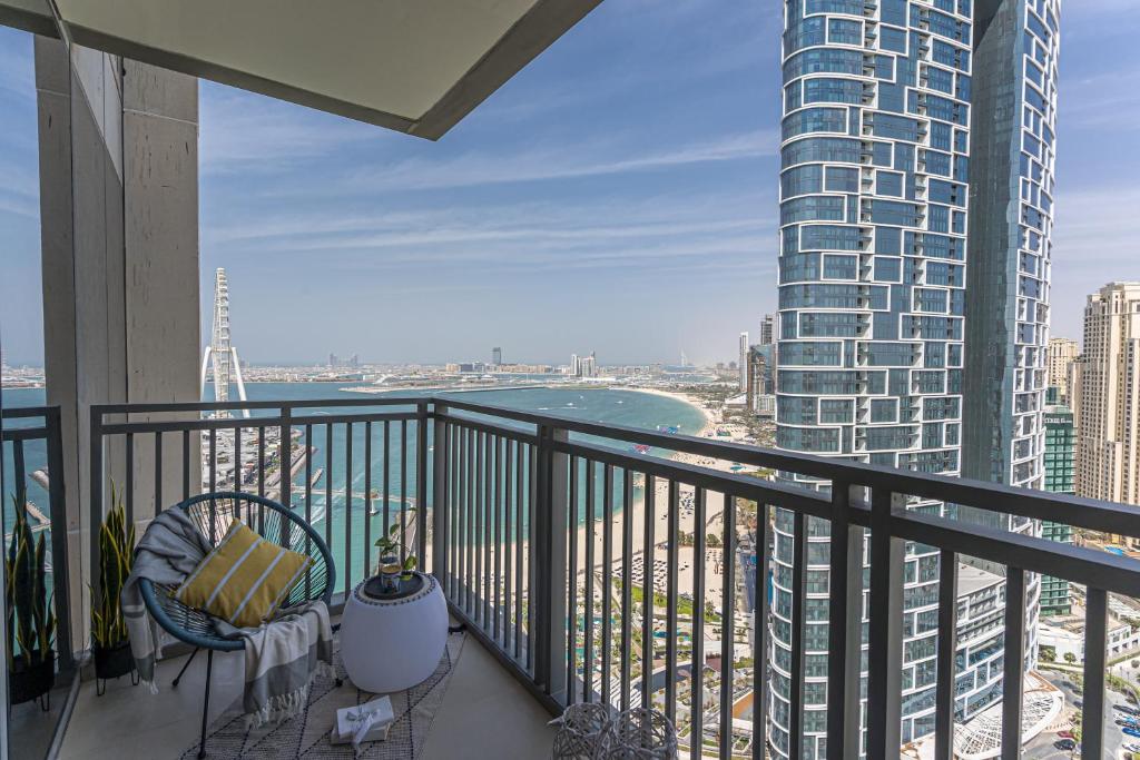 هتل های گستس - استایلیش آپارتمان فلوئیتینگ اوور د مارینا واترز - HiGuests - Stylish Apartment Floating Over The Marina Waters
