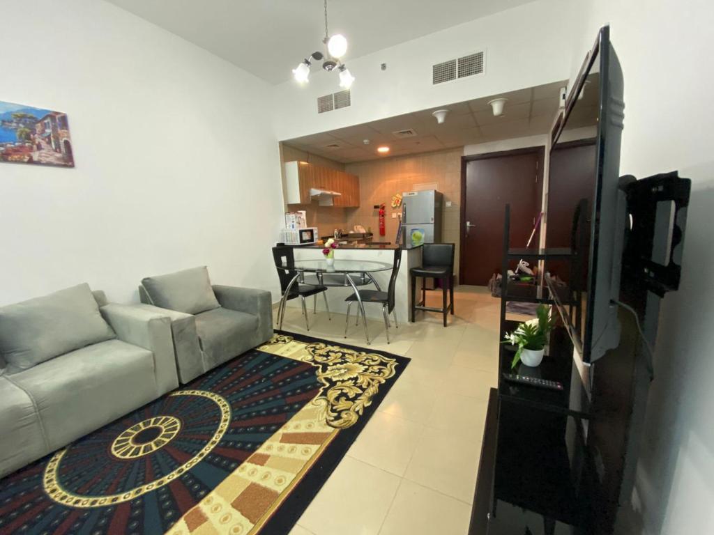 هتل لاولی 1-بردروم آپارتمنت ویت فری پارکینگ آن پریمسیس Lovely 1-bedroom Apartment with free Parking on premises