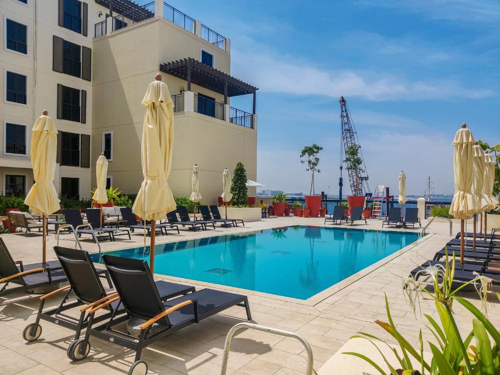هتل های گستس - اسپکتکولار واترفرنت آپارتمان این لا مر - HiGuests - Spectacular Waterfront Apartment in La Mer