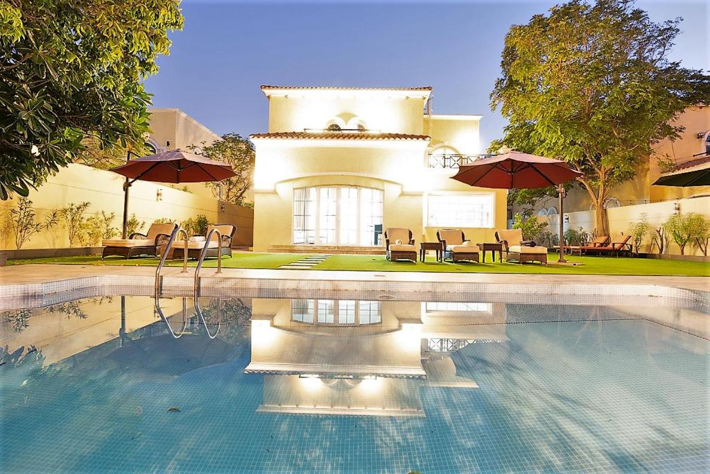 هتل دوبی مارینا ویلا آپ 20 گست هیوج پرایوت پول - Dubai Marina Villa up 20 guest huge Private Pool