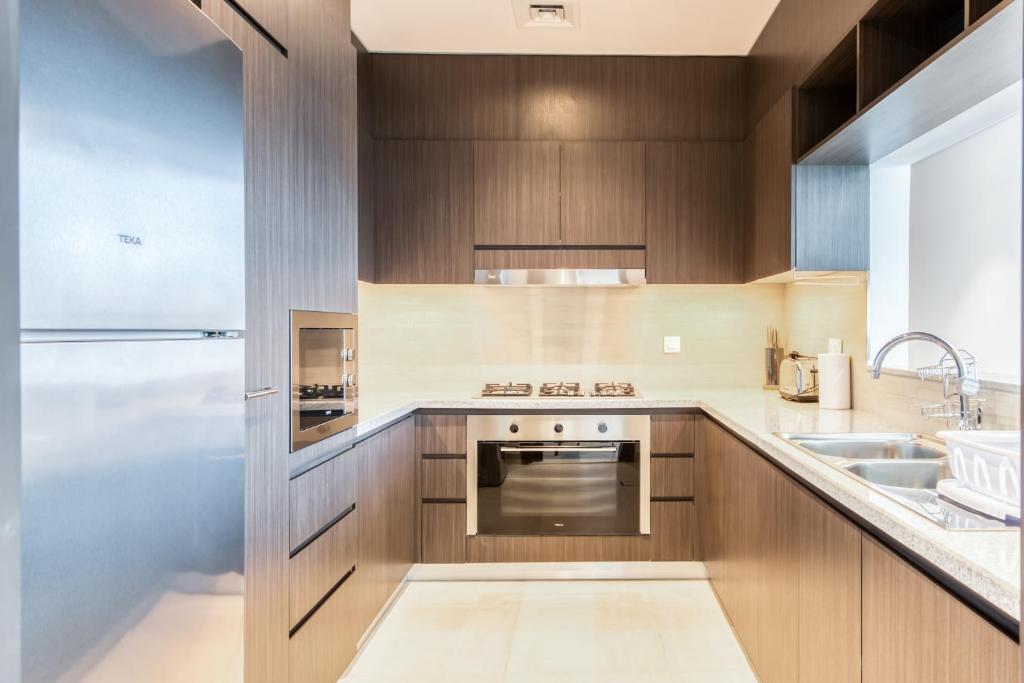 هتل استنینگ برج خلیفه ویوز 3 پلاس 1 بد - Stunning Burj Khalifa Views 3 plus 1 bed