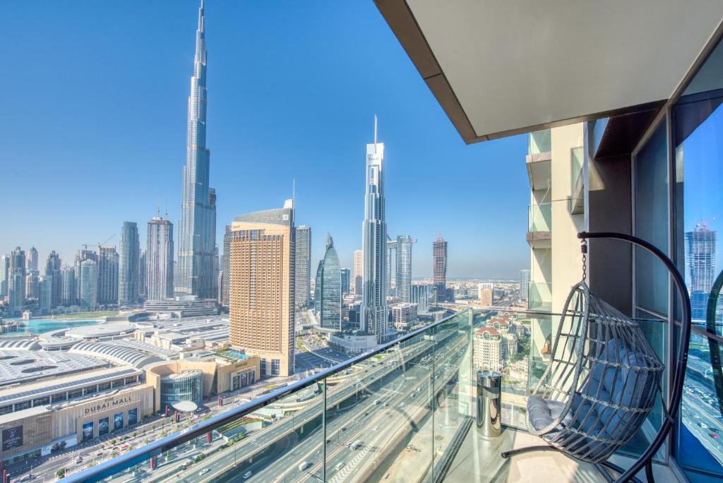هتل اسپکتکولار برج خلیفه اند فاونتین ویوز آن سی وند فلور - Spectacular Burj Khalifa and Fountain Views on 32nd floor