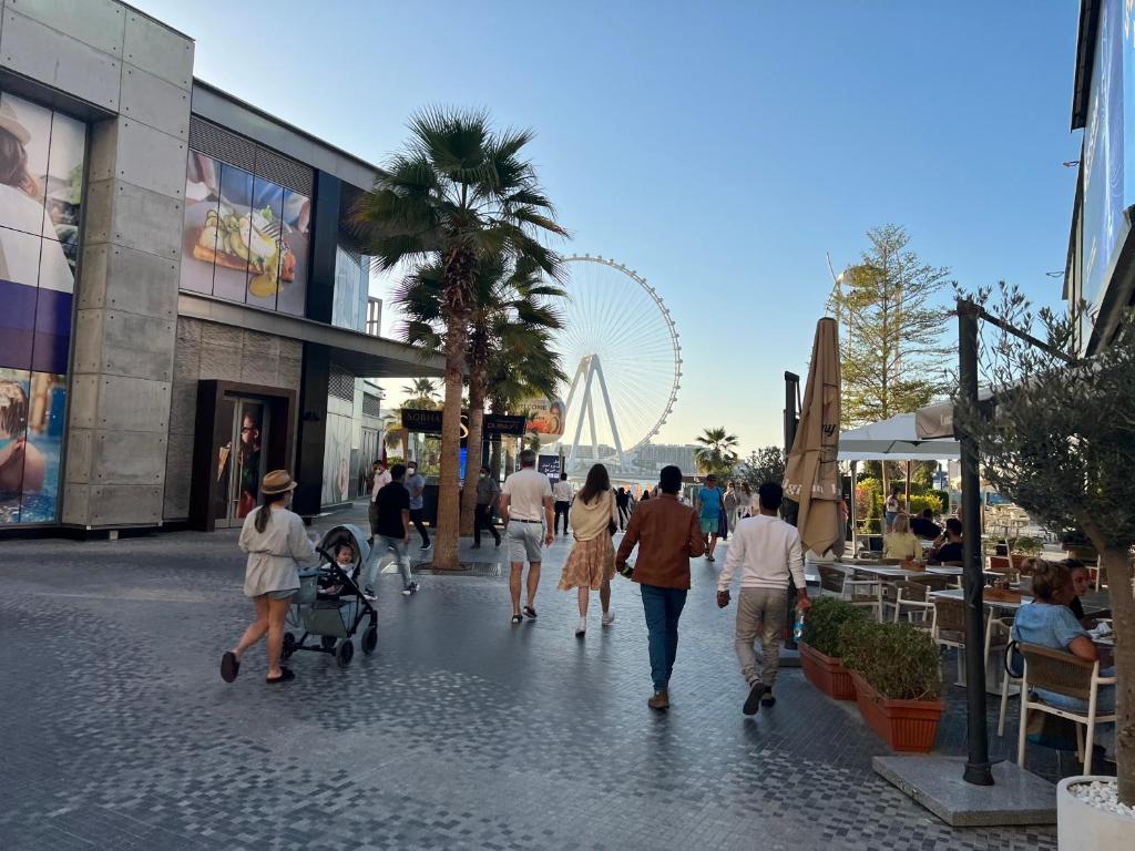 هتل لونر هاستل - جی بی آر - Lunar Hostel - JBR