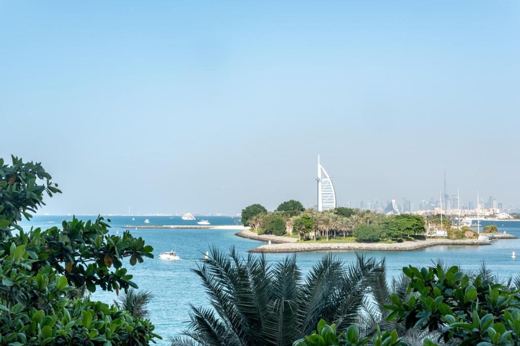 هتل بیتیک - استنتینگ 1BR آپارتمان شورنلاین پام جمیرا Baytik- Stunning 1BR Apartment Shoreline Palm Jumeirah