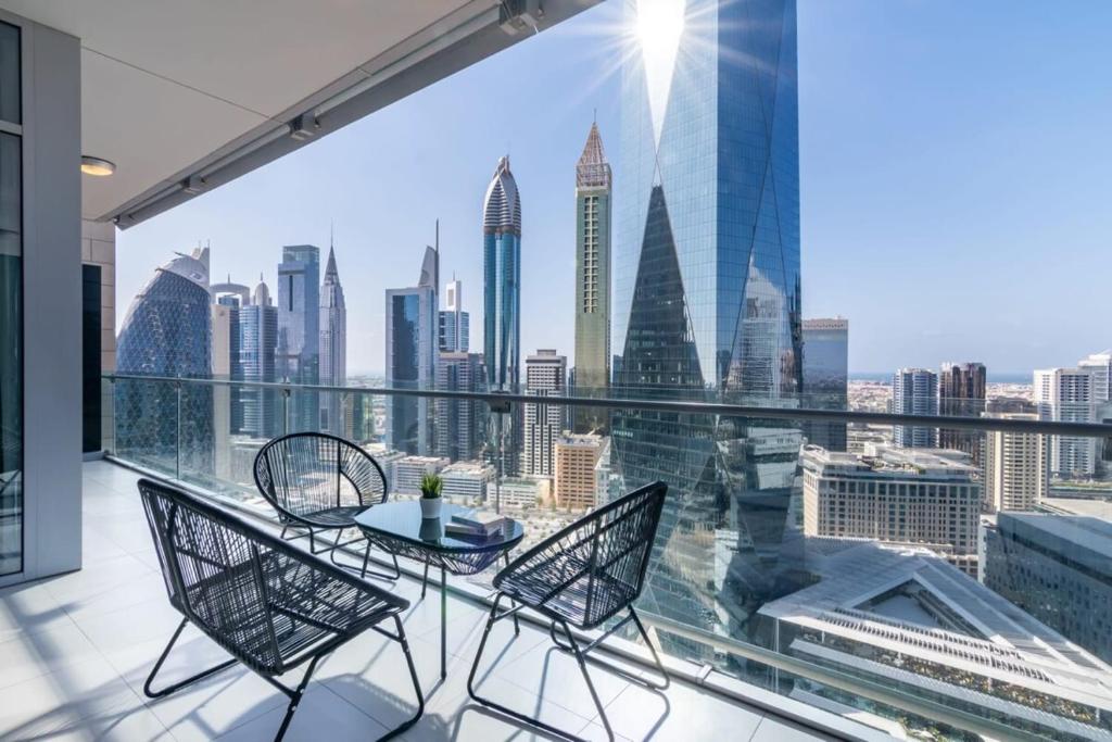 هتل سیلک هاوس اسپیشس های فلور 1 بی دی آر این دی آی اف سی ویت استانیگ بالکنی - Silkhaus spacious high floor 1BDR in DIFC with stunning balcony