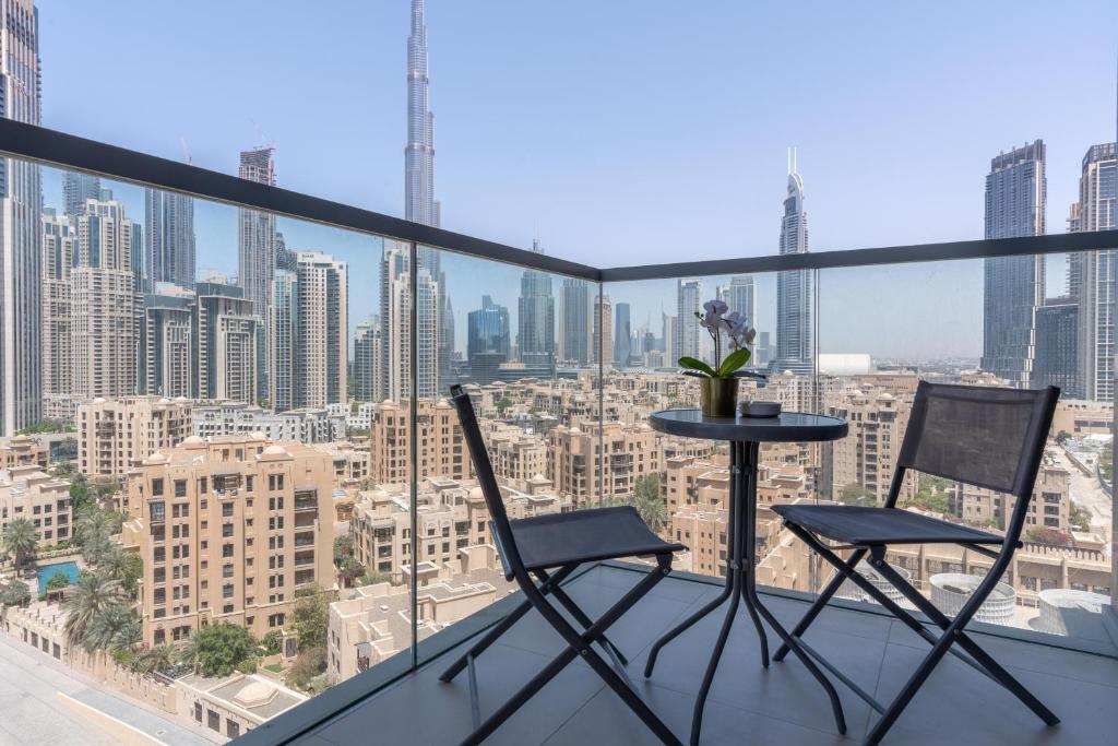 هتل لکس بندب بلوی برج خلیفه ویوز - Lux BnB Bellevue Tower Burj Khalifa Views