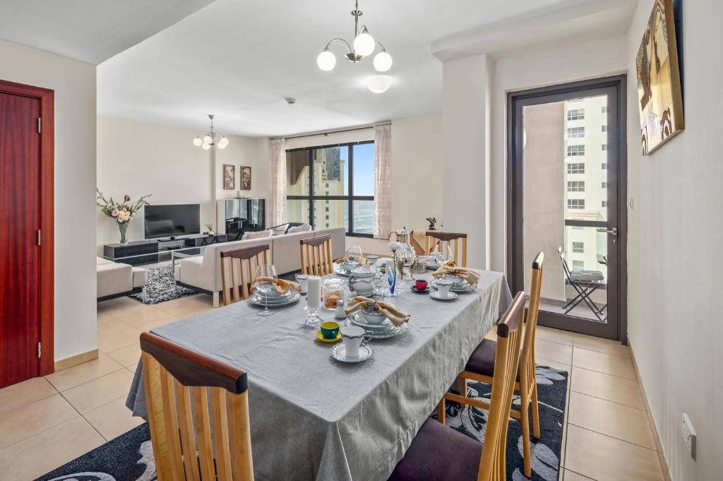 هتل لاولی 2-بد کاندو در جی‌بی‌آر - 5 مین از بیچ - پام ویو! - Lovely 2-bed condo in JBR - 5 mins from beach - Palm View!