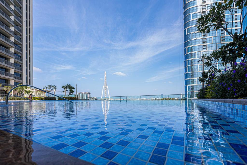 هتل برند نیو آپارتمان ویت هیوج تراس 52 42 - Brand new apartment with huge terrace 52 42