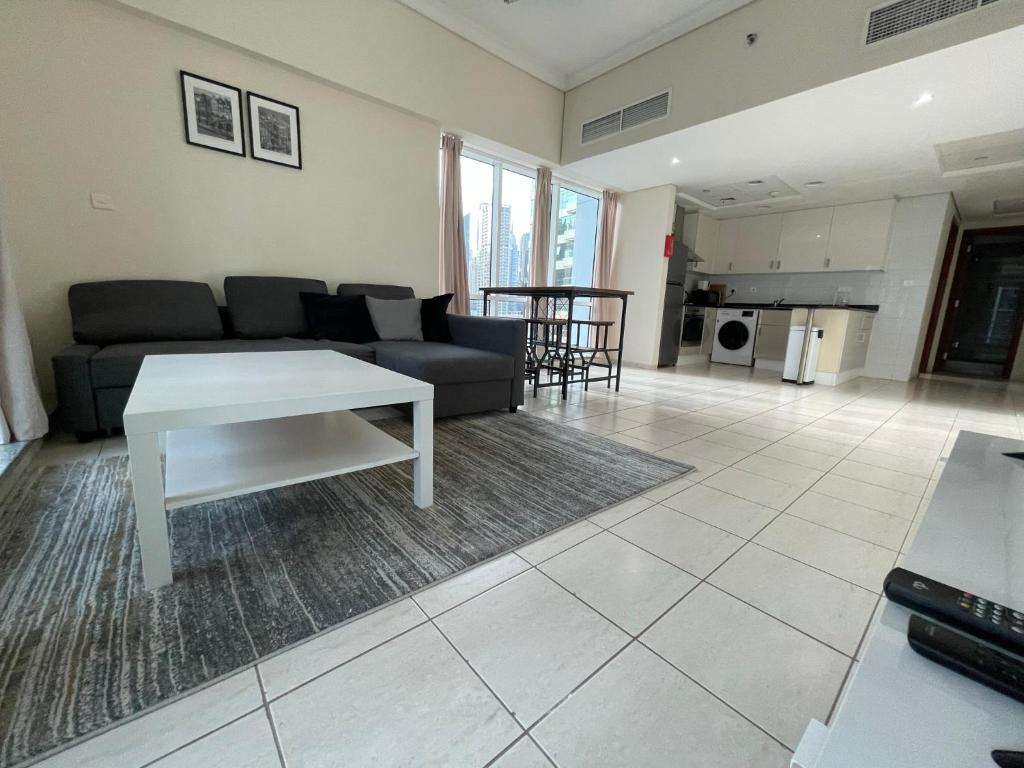 هتل اسپیشس 1 بد روم آپارتمان این جی ال تی - Spacious 1 Bedroom Apartment in JLT