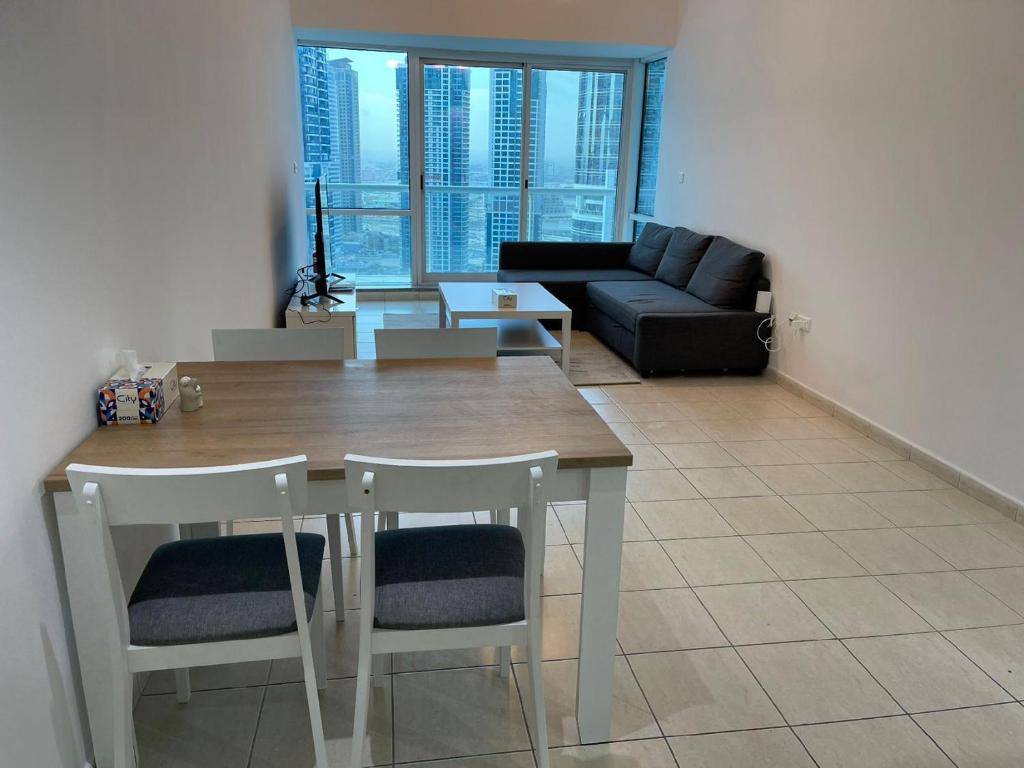 هتل مدرن لیک ویو 1 بد روم آپت در جی ال تی - Modern Lake View 1 Bedroom Apt in JLT