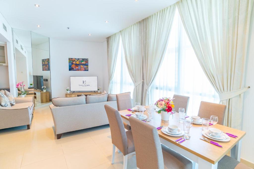 هتل اسپیشس 2BR آپت این زه هارت اف دبی مارینا - یات بی - Spacious 2BR Apt in the heart of Dubai Marina- Yacht Bay