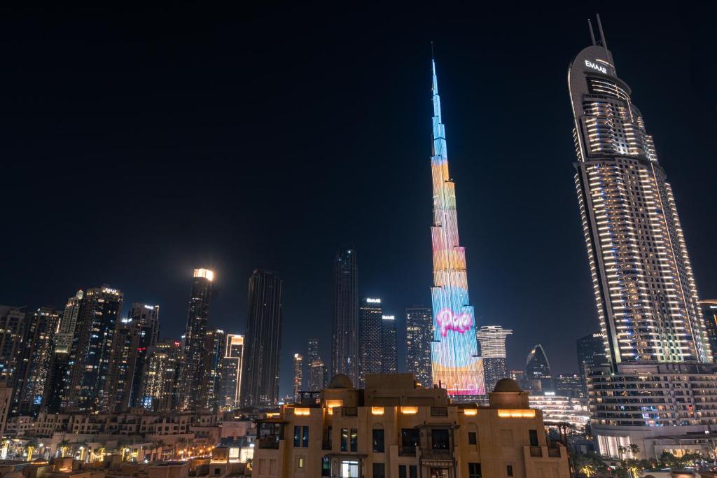 هتل فIRST کلاSS 2BR ویت فول بُرج خَلِیFA ویو - FIRST CLASS 2BR with full BURJ KHALIFA view