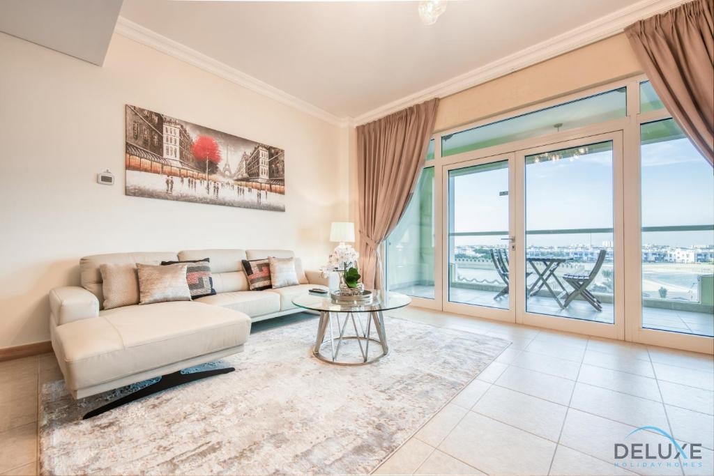هتل دیستینکتیو 1 بی آر ات شورلاین 5 پالم جمیرا بای دلاکس هالیدِی هومز - Distinctive 1 BR at Shoreline 5 Palm Jumeirah by Deluxe Holiday Homes