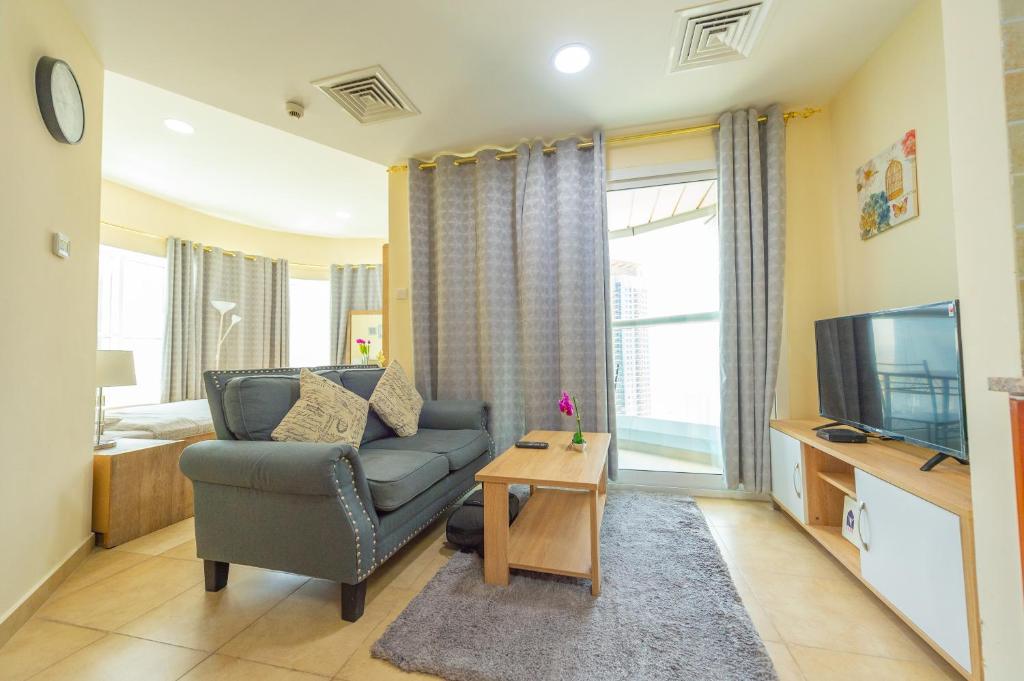هتل مدرن بجد استودیو ویز بالکنی این جی ال تی! - Modern Budget studio with balcony in JLT!