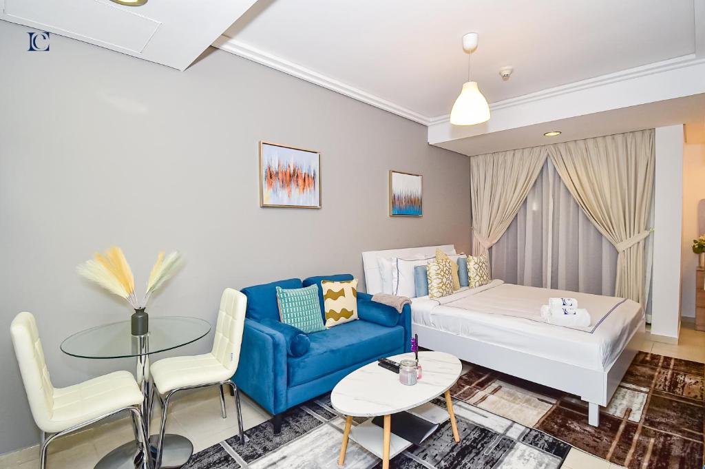 هتل کوزی استودیو وید بالکونی نیِر مترو - گلدکست 2 جی ال تی - Cozy Studio with Balcony near Metro - Goldcrest 2 JLT