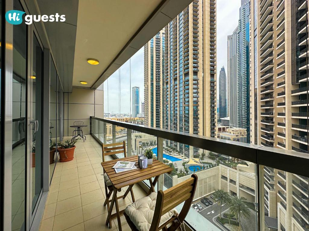 هتل های‌گستس - رویال 2بی‌آر اپت ویت بالکنی نیر برج خلیفه - HiGuests - Royal 2BR Apt With Balcony Near Burj Khalifa
