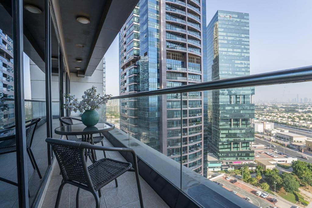 هتل هایگستس - اسپیشس آپارتمان کلوز تو دبی مارینا واک - HiGuests - Spacious Apartment Close to Dubai Marina Walk