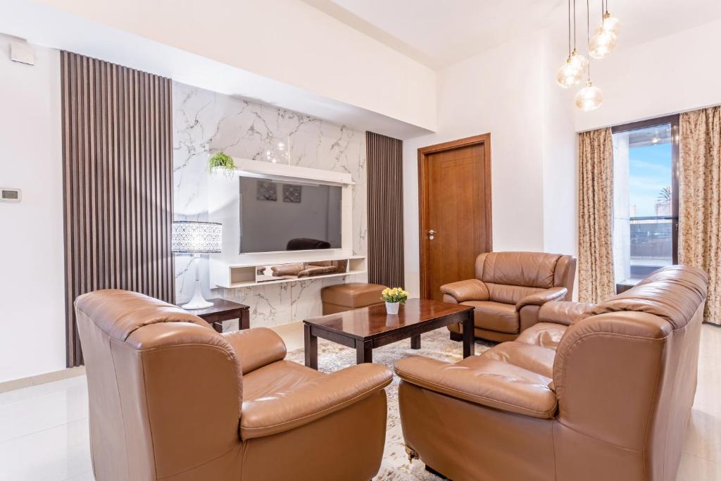 هتل لایو اسپیشس 3 بی آر آپارتمان آل ان سوئیت و بالکنی - Live spacious 3BR apartment all En Suite & Balcony