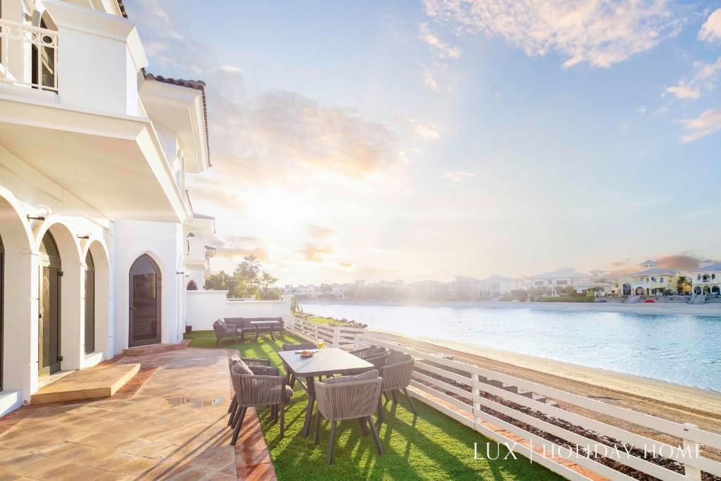 هتل لاکس د وایت پام ویلا - LUX The White Palm Villa