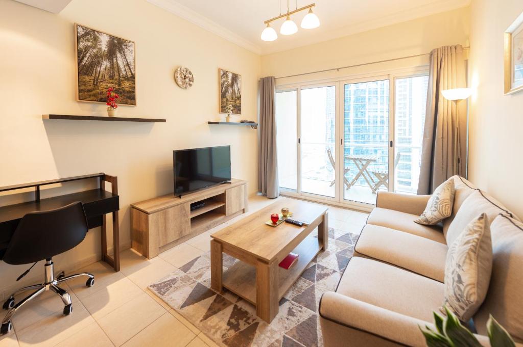 هتل اِلِگَنت اند اسپَیشس ۱ بِد وِد ۲ بالکُنیز این جی ال تی - Elegant and spacious 1bed with 2 balconies in JLT