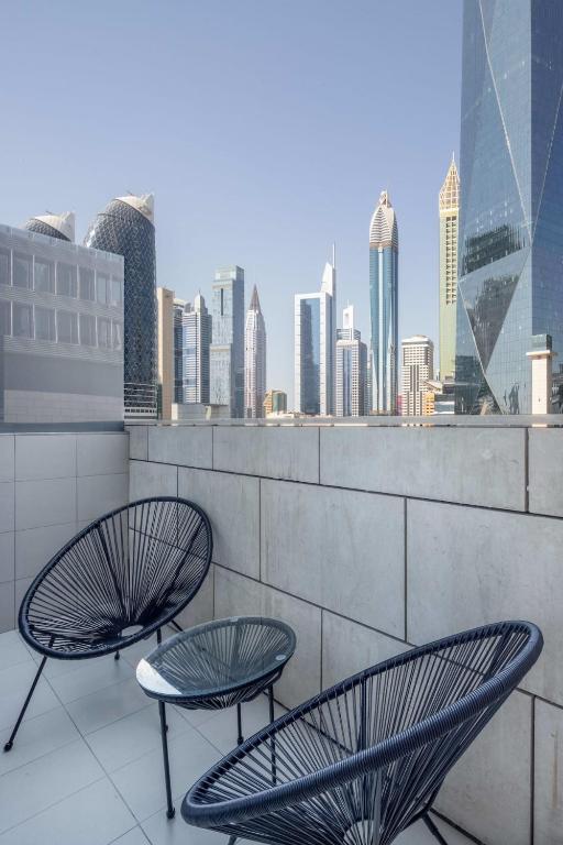 هتل سیلک هاوس مودرن فرنیشد استودیو این دی آی اف سی سنتر وید بالکنی - Silkhaus modern furnished studio in DIFC center with balcony