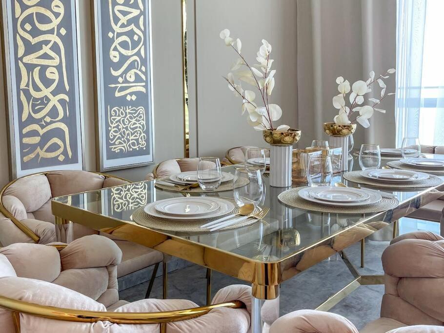 هتل فرست کلاس 2 بی آر وید فول دوبی اسکای لاین اند سی ویو - FIRST CLASS 2BR with full DUBAI SKYLINE & SEA view
