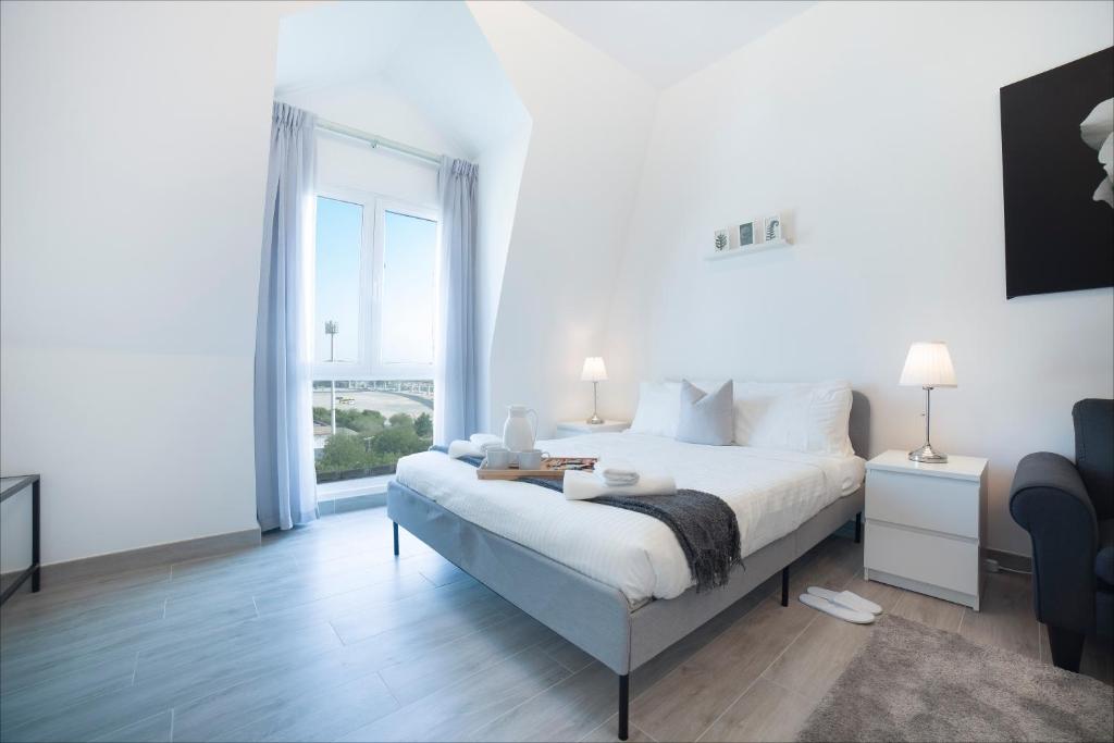 هتل لاکس استودیو نیار دیسکاوری گاردنز مترو استیشن - LUXE Studio Near Discovery Gardens Metro Station